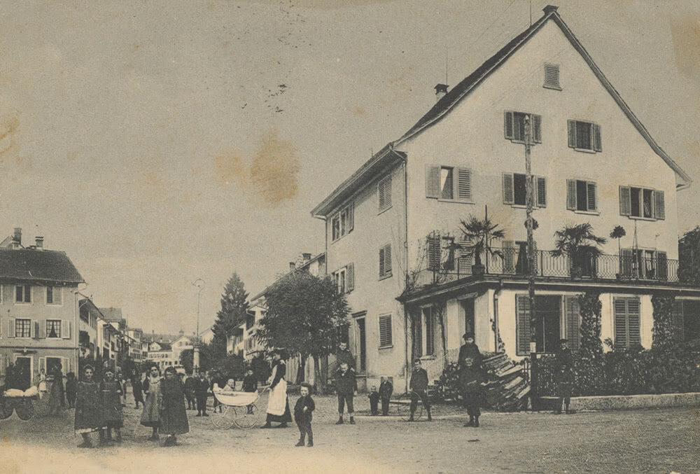 Dorfstrasse mit Pfarrhaus – ∼ 1912
