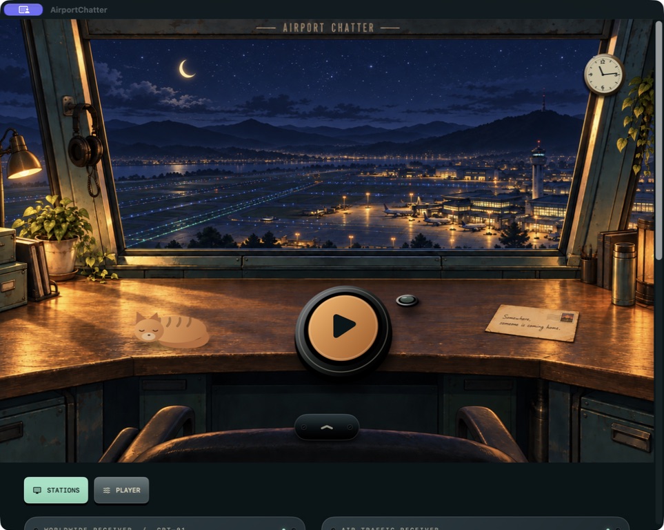 Tower Lounge auf dem Mac: der nächtliche Flughafen durch das breite Towerfenster, mit Katze und Play-Knopf auf dem Tisch.
